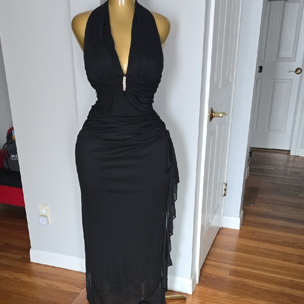 Elegant Black Halter Evening Dress with Side Ruching